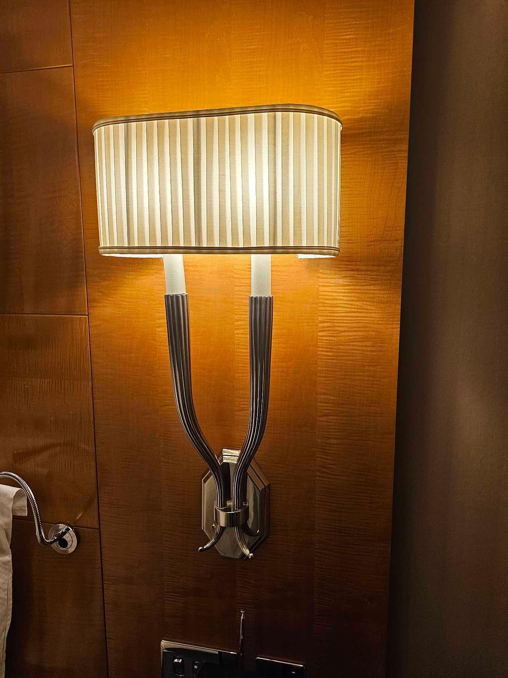 Lot 926: * A Pair of Wall Sconces – Ruhlmann Double Sconce by Chapman & Myers in Polished Nickel with Shade An