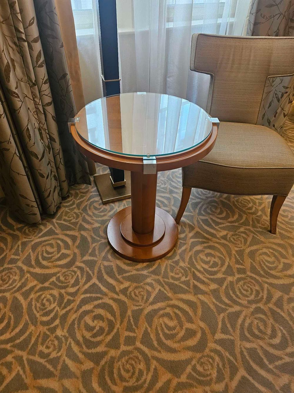 Lot 1005b: * Occasional Table – Francesco Molon Round Maple and Glass Pedestal Table