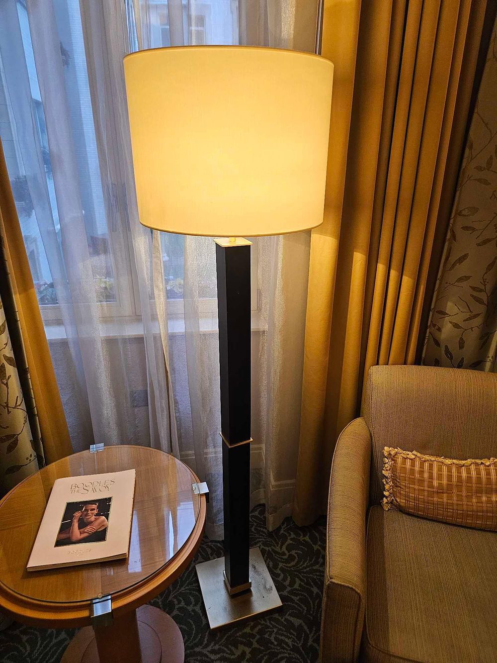 Lot 1007i: * Floor Lamp – Zonca Voghera Italy Minimal Mid-century Walnut and Antiqued Brass