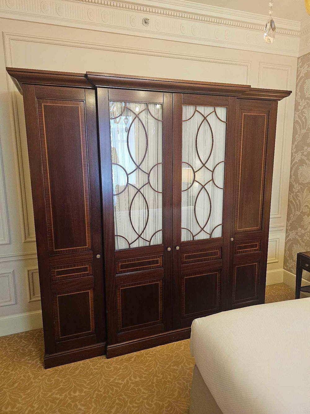 Lot 1014e: * Francesco Molon Georgian Style Mahogany Breakfront with Satinwood Banding