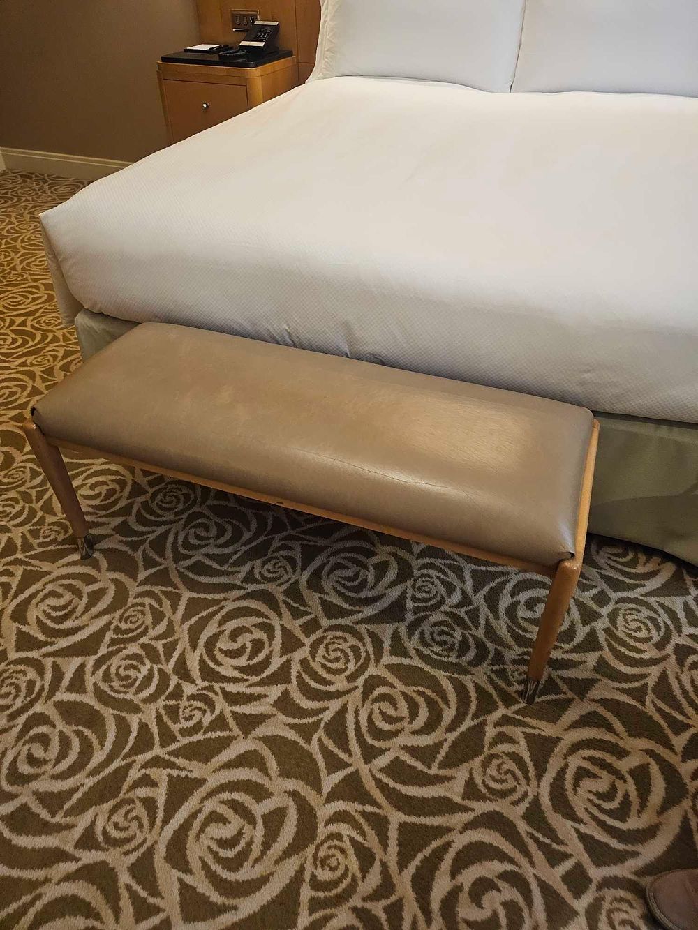 Lot 1015e: * An elegant end-of-bed bench by Francesco Molon