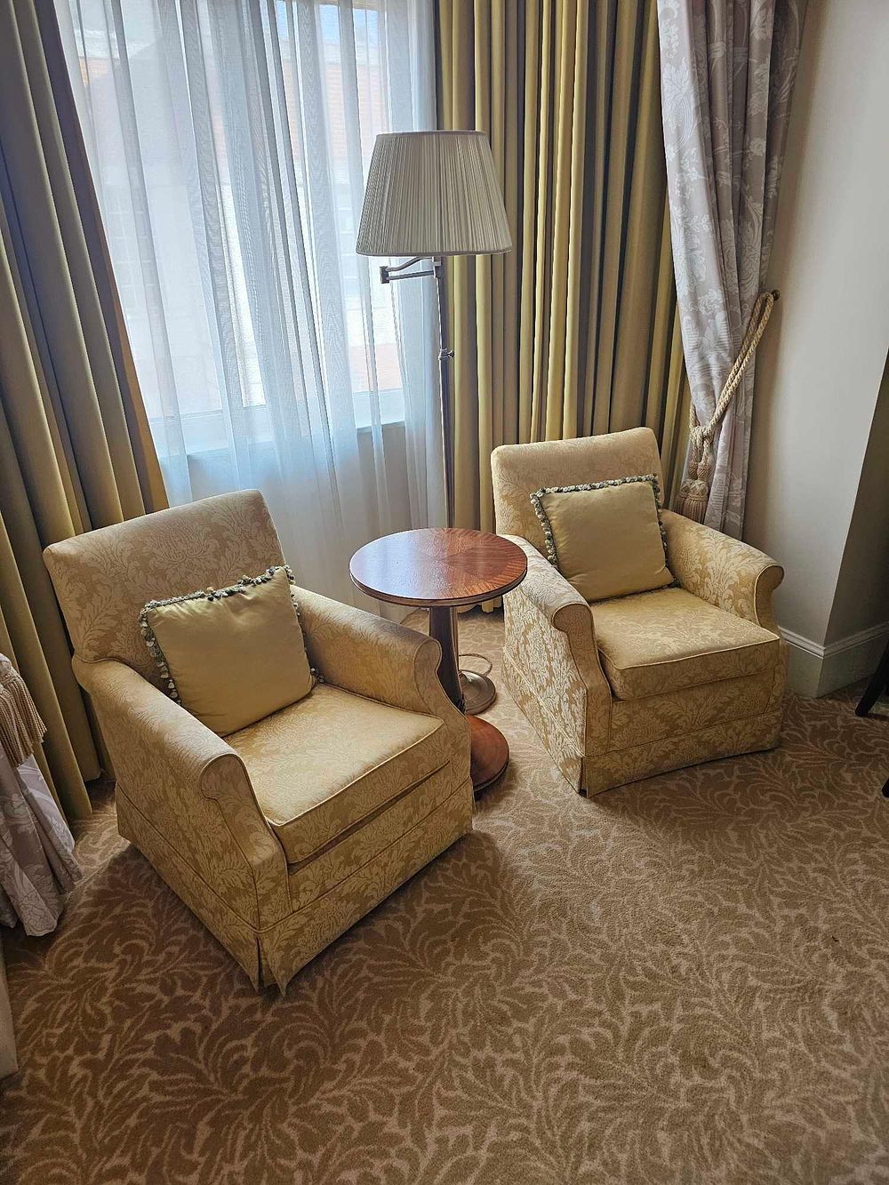 Lot 1015f: * A pair of upholstered armchairs in gold damask fabric