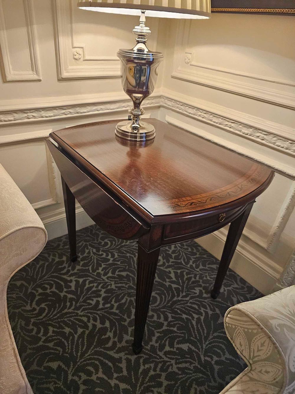 Lot 2218: * A George III style small mahogany and satinwood inlaid oval Pembroke table