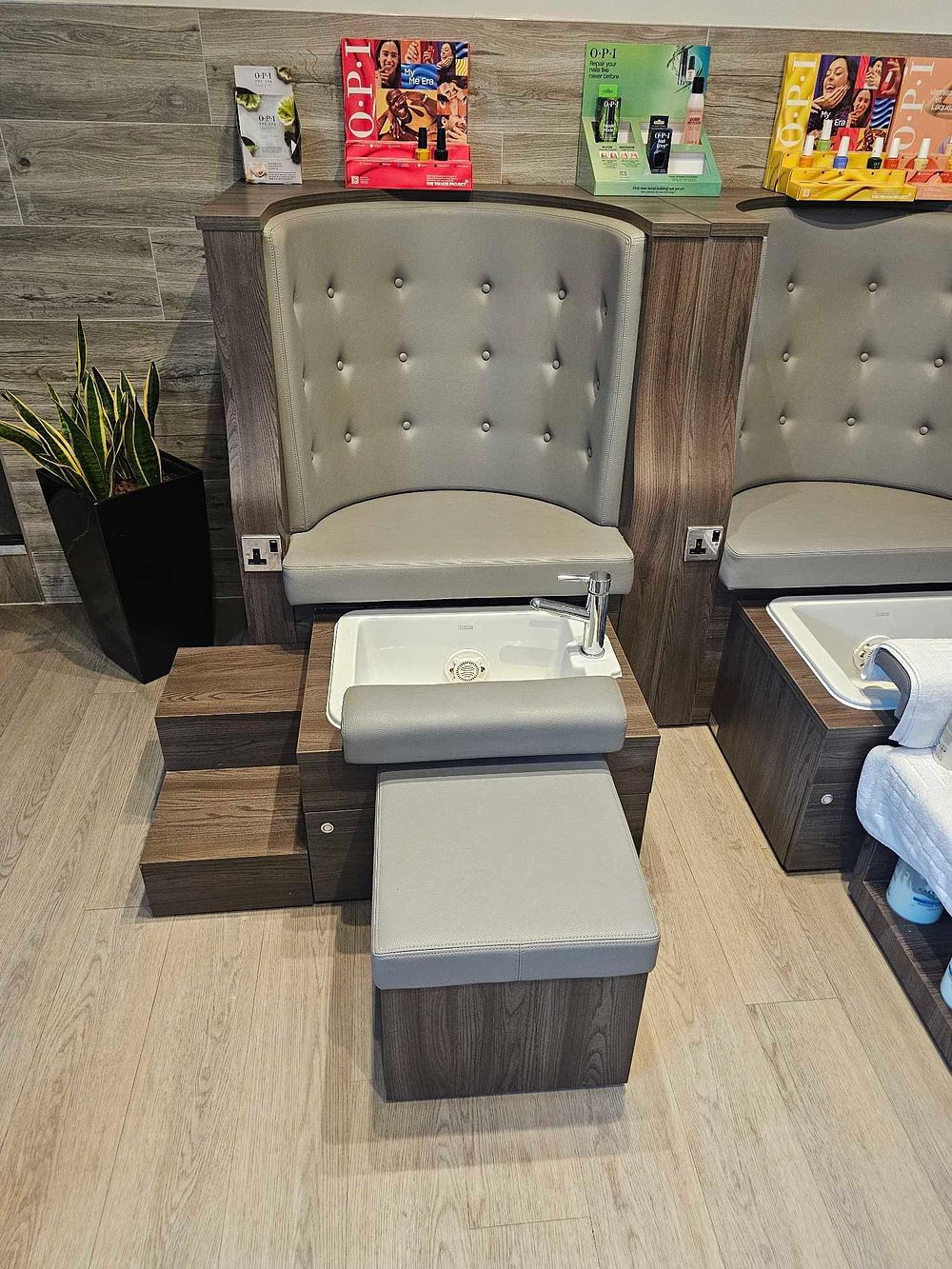 Lot 187: * REM Centenary Spa Pedicure Chair in laminate oak and upholstered fabric