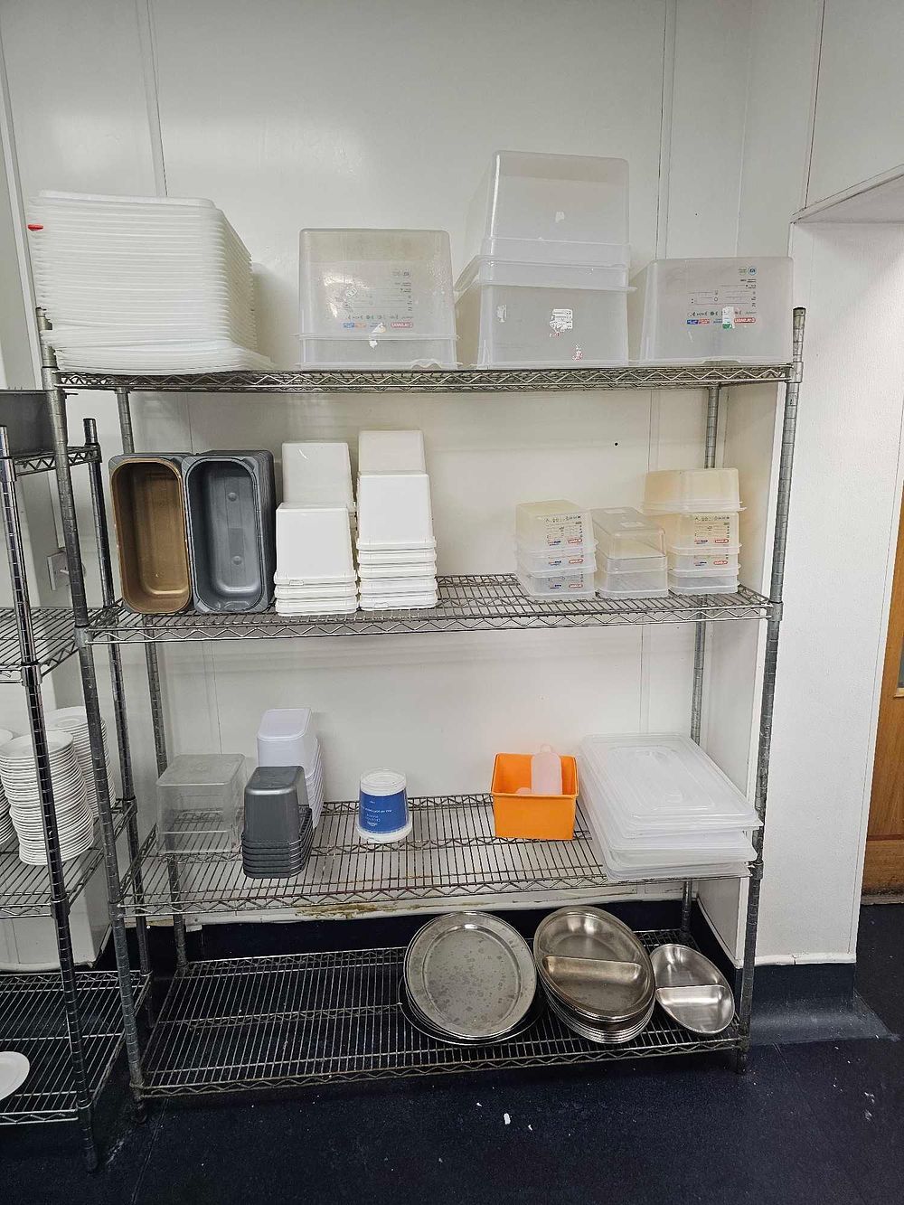 Lot 220: * Static storage rack 4 tier 150 x 45 x 185cm