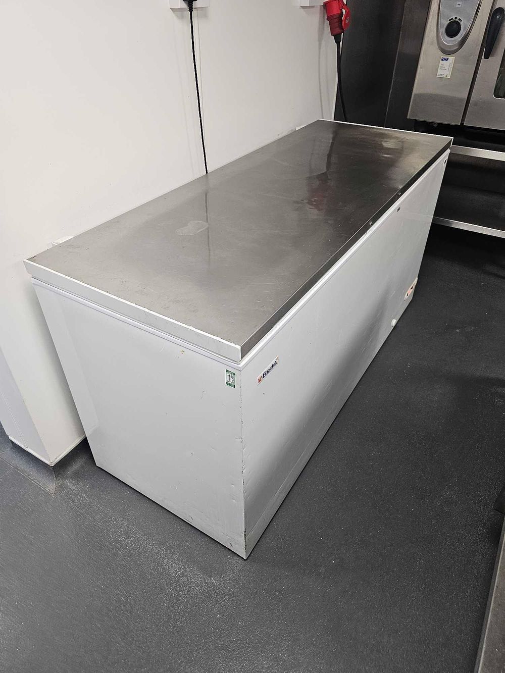 Lot 1152: * Elcold EL61SS solid-lid chest freezer with stainless steel worktop lid