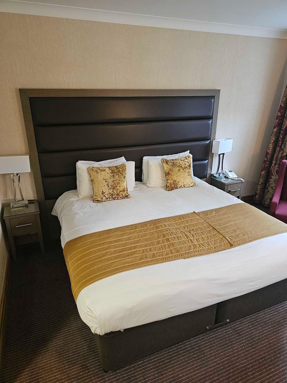 Lot 2043: * Contents of Room 118 Briefly comprising freestanding items Zip and Link Mattison Contract Beds