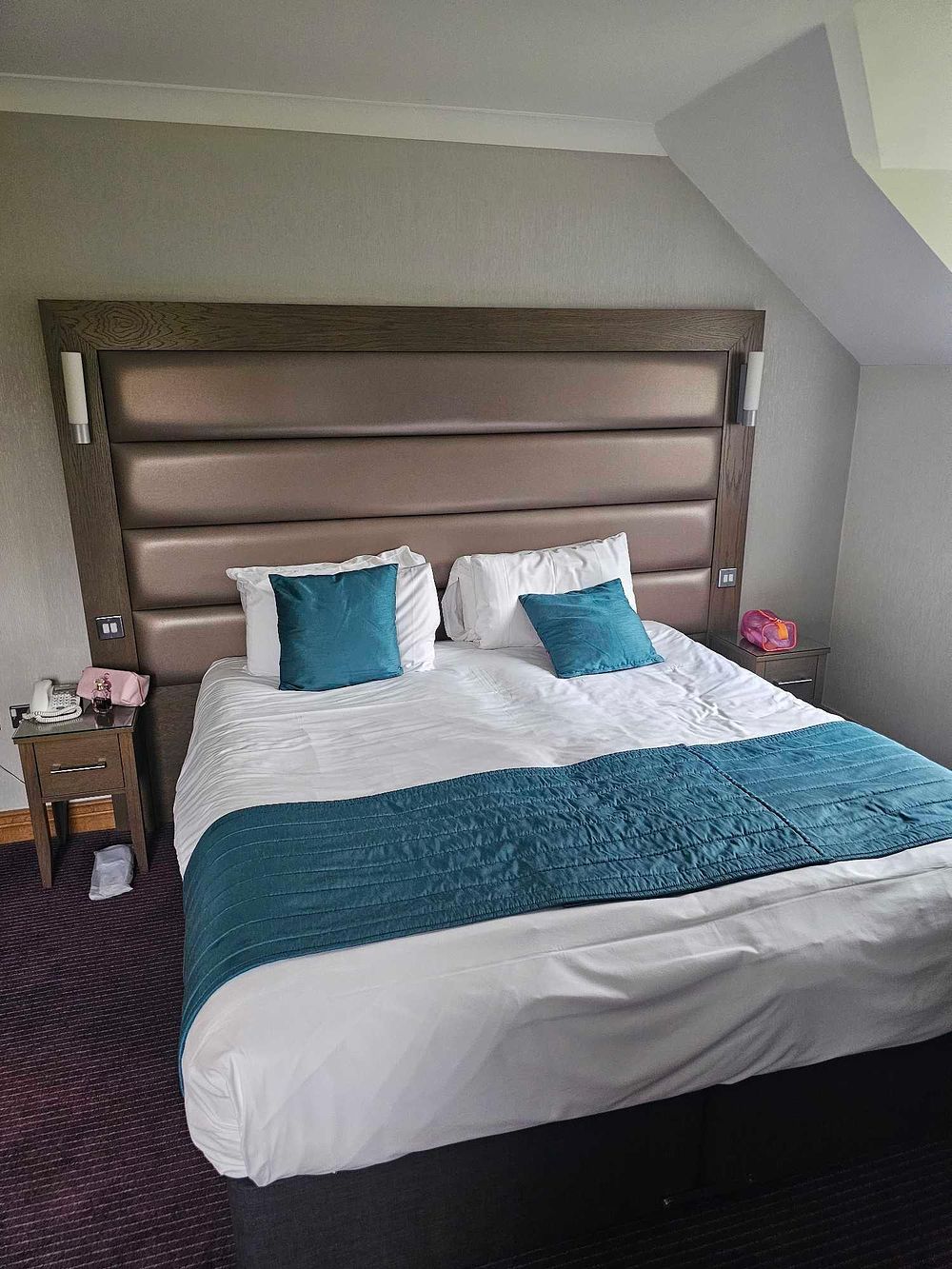Lot 2084: Contents of Room 46 Briefly comprising freestanding items Zip and Link Mattison Contract Beds Pocket