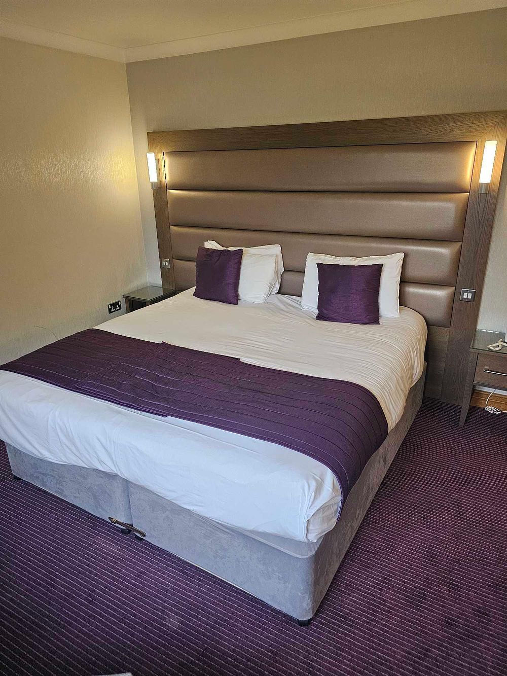 Lot 2089: Contents of Room 51 Briefly comprising freestanding items Zip and Link Mattison Contract Beds Pocket