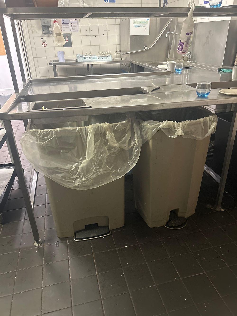 Lot 210: * 2x peddle bins