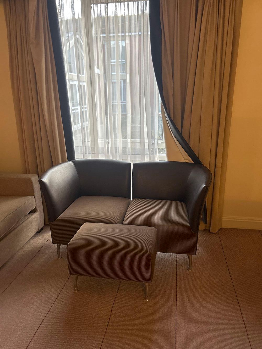 Lot 465: * Complete contents of room comprising of divan base and Serta mattress 180 x 200cm