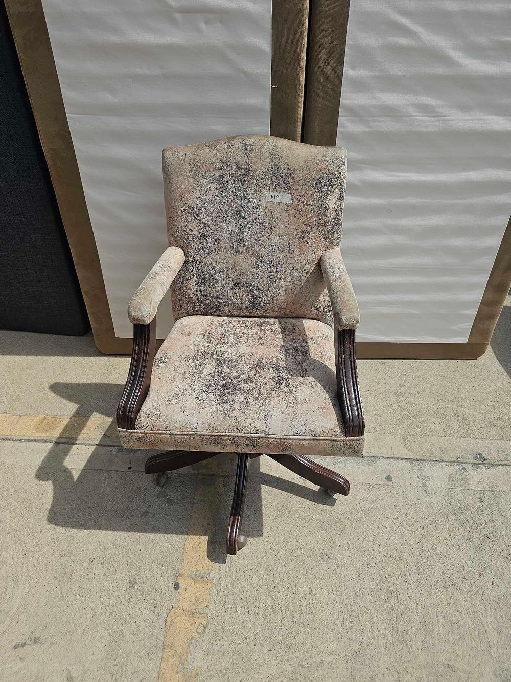 Lot 191: * Regency Revival Style Mahogany Swivel Desk Chair Upholstered Upon Shaped And Fluted Legs With Brass