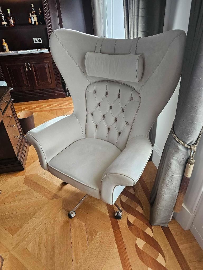 Lot 206: * Visionnaire 'York' Swivel Armchair in Ivory Leather