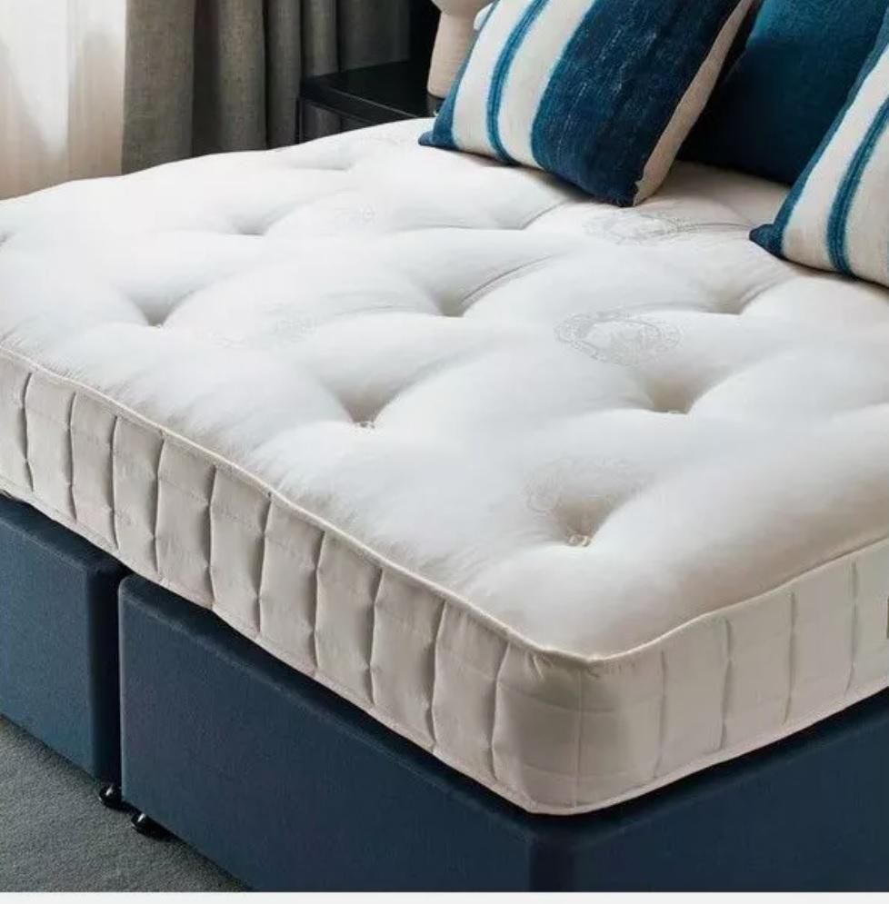 Lot 432: * Hypnos Holborn Mattress – 140 × 200 cm