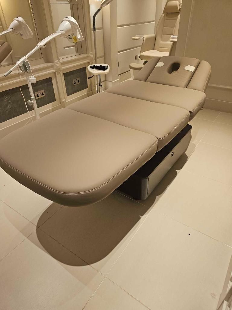 Lot 463: * IONTO SPA Sensity Evolution – Multisensory Treatment Bed (Loc: ALNCM)