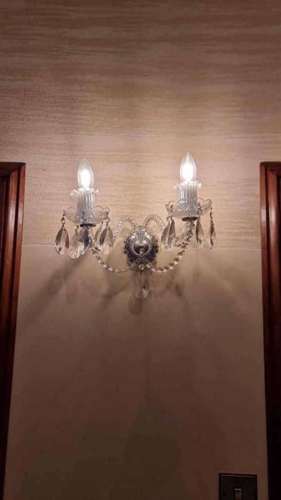 Lot 559: * Neoclassical Bohemian Crystal Wall Sconce