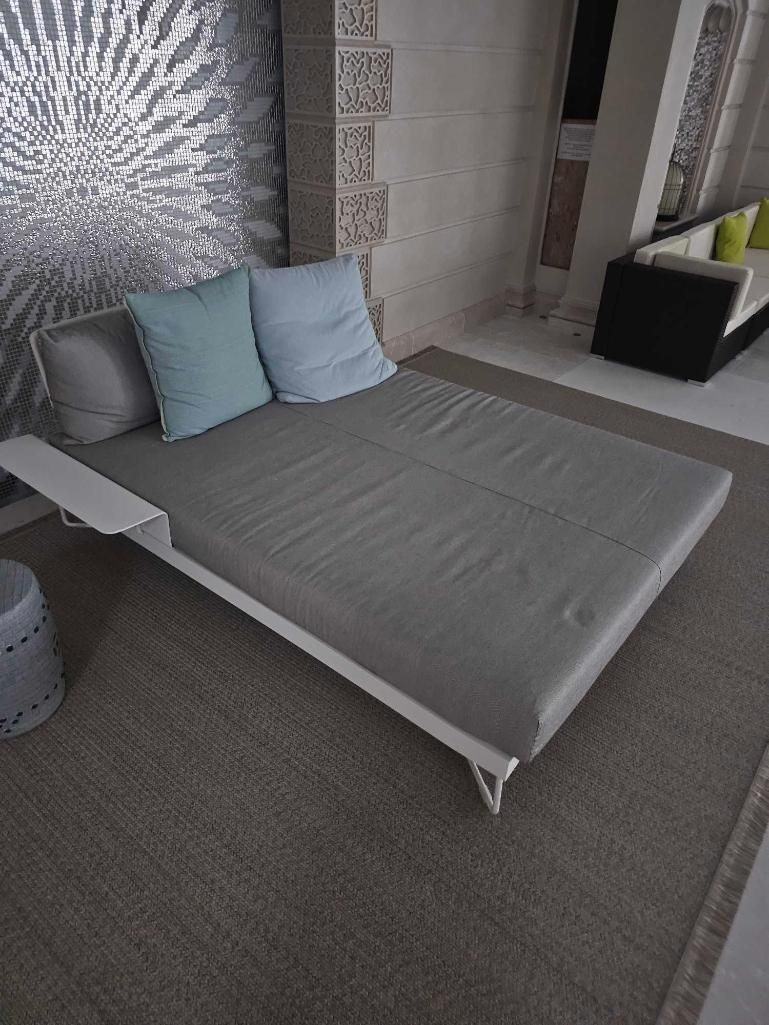Lot 602: * Roberti Coral Reef Double Sunlounge (Model 9805)