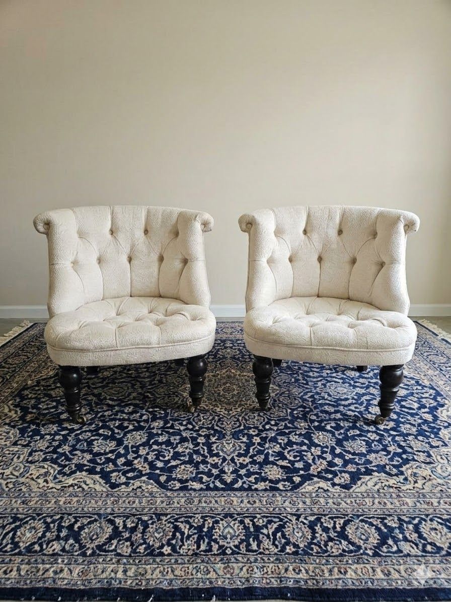 Lot 894: * A pair of upholstered armchairs in ecru linen