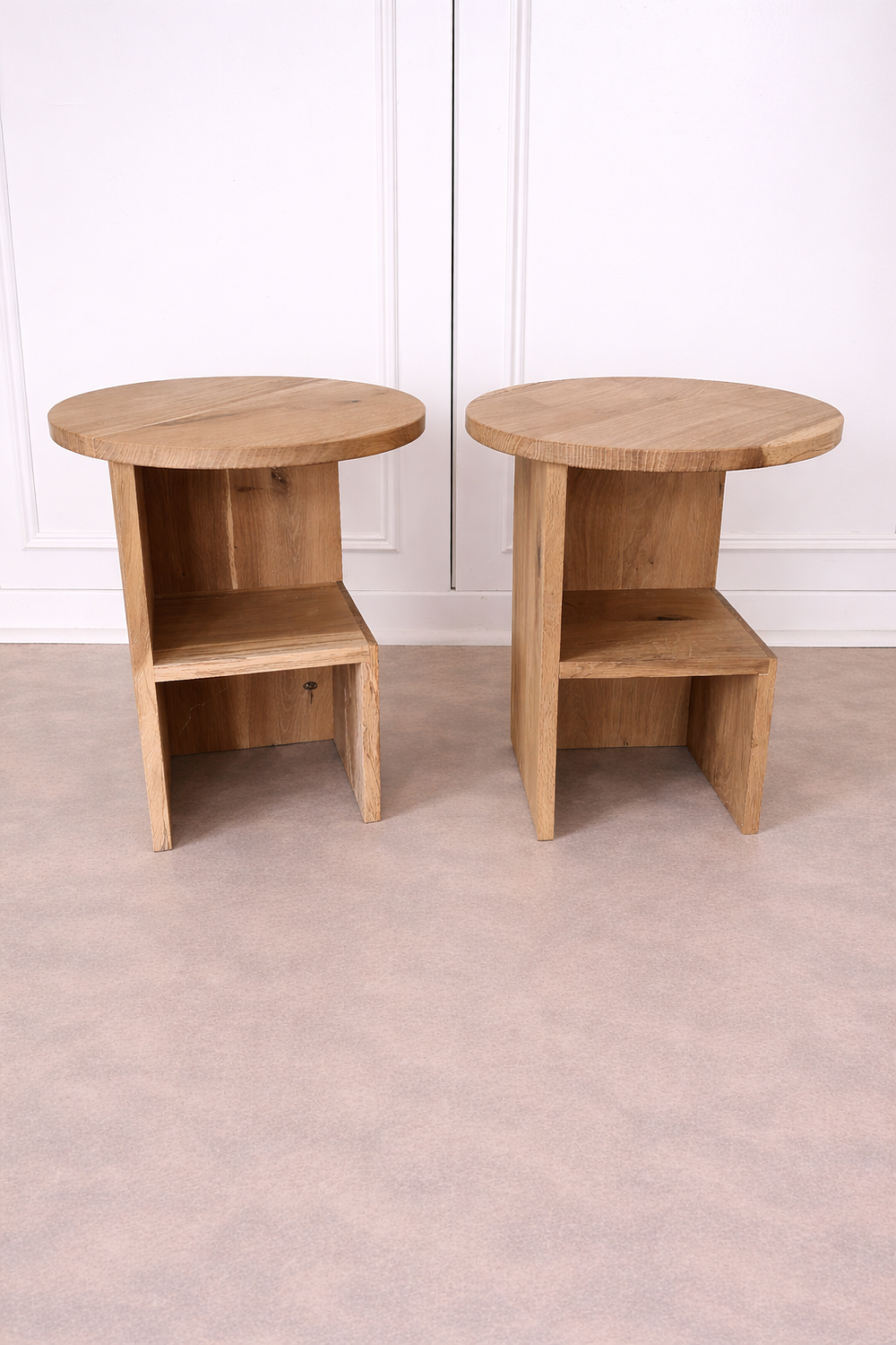 Lot 158: * A pair of contemporary nightstands or accent tables