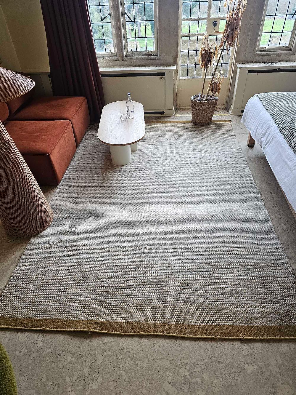 Lot 725: * Flat weave area rug 297 x 198cm