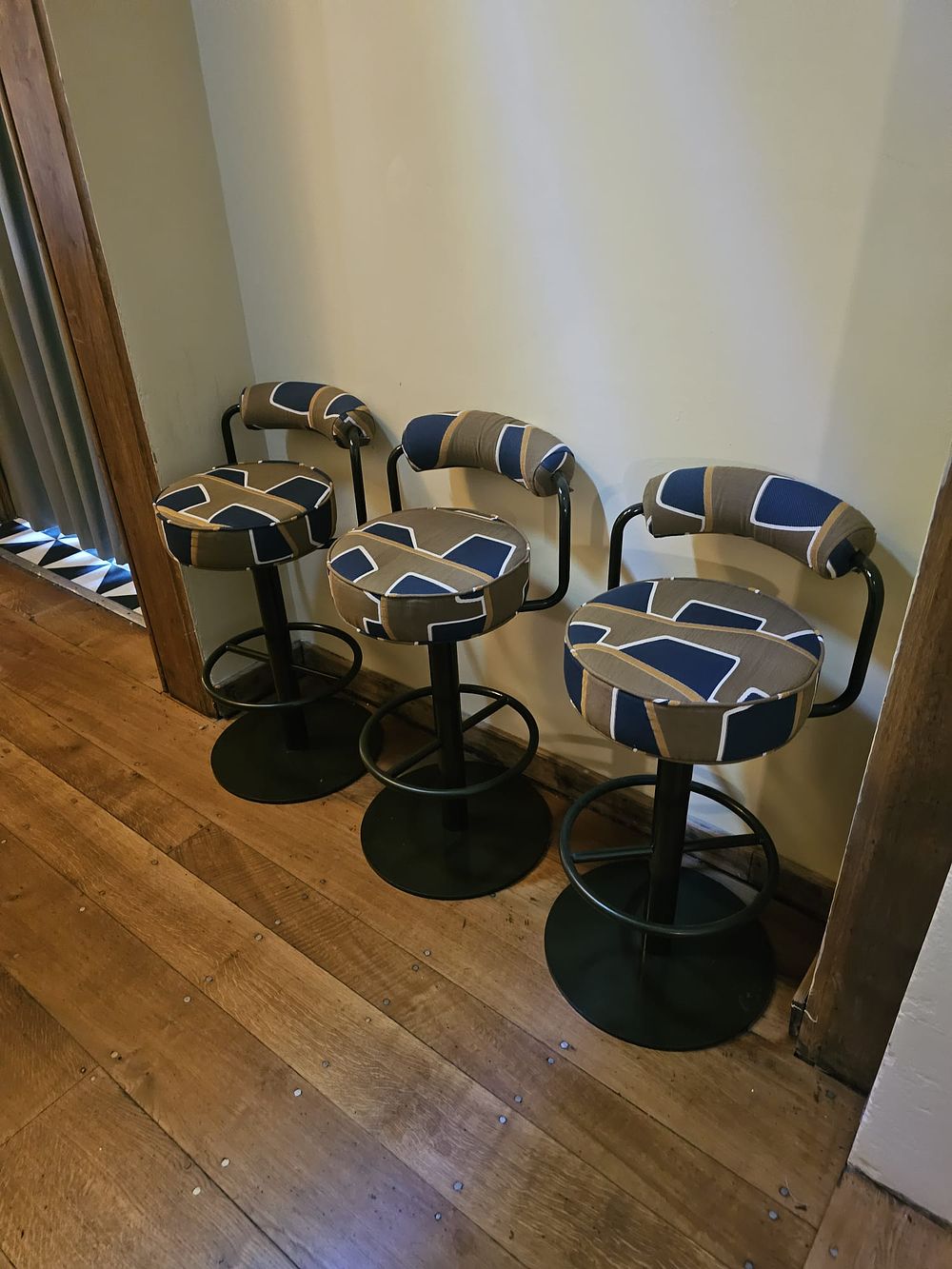 Lot 807: * A pair bar stools