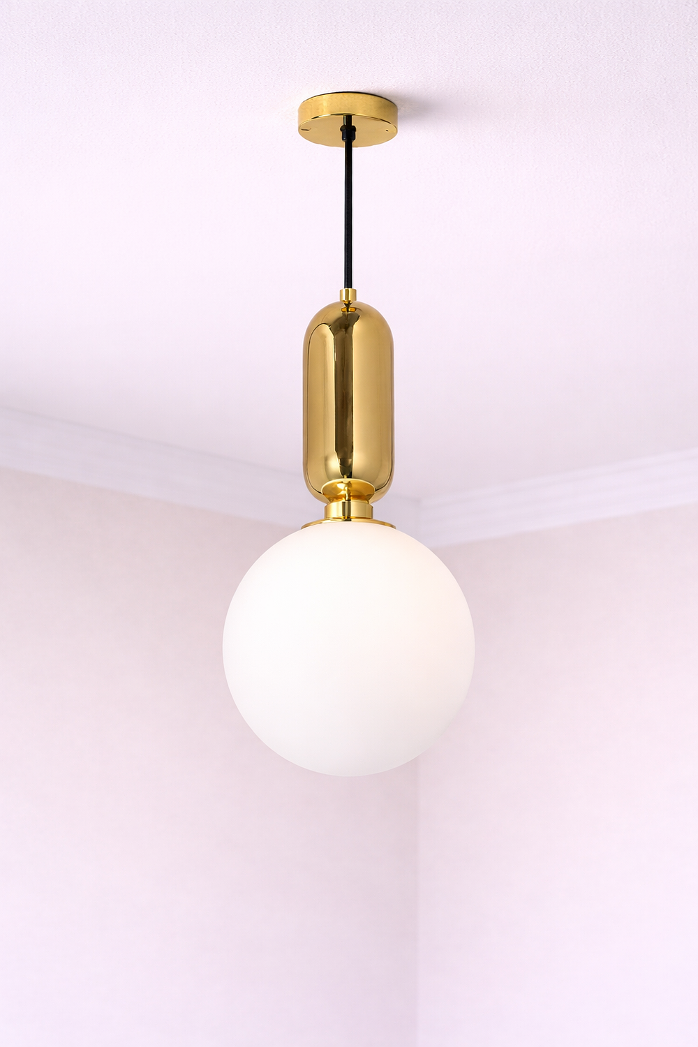 Lot 160: * I-Lite Aballs-Inspired Gold Pendant