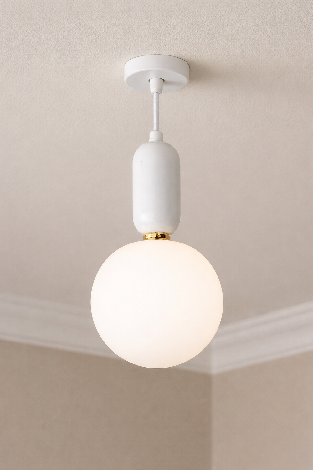 Lot 165: * I-Lite Aballs-Inspired White Pendant