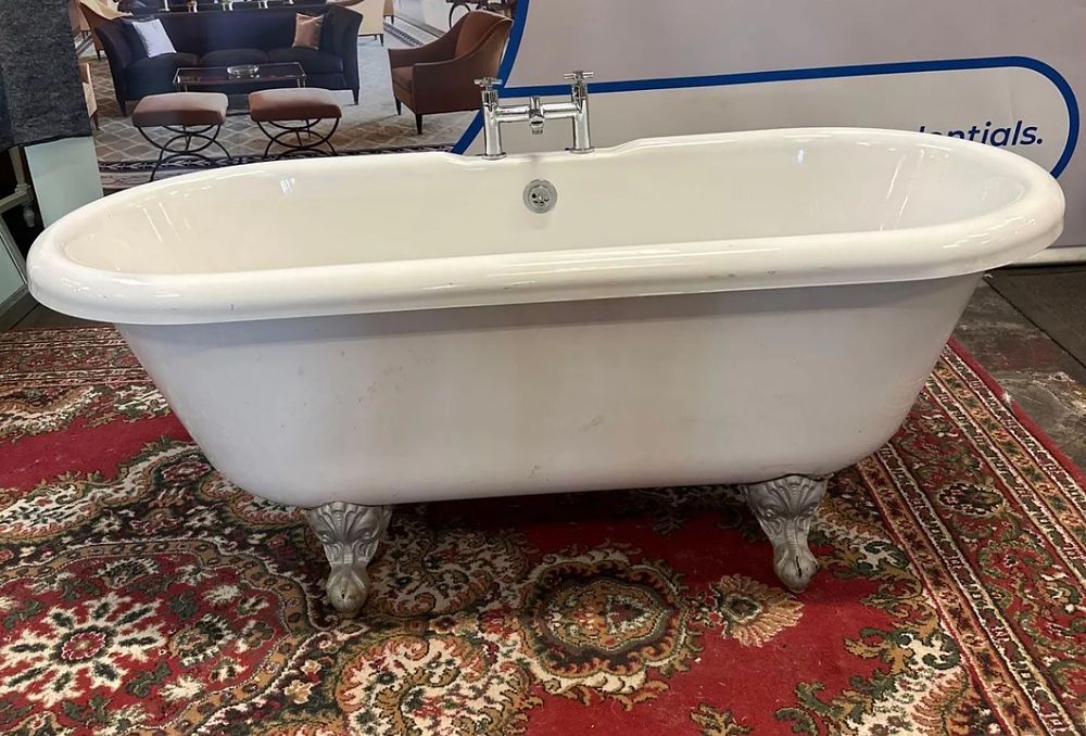 Lot 226: * The Bath Co. traditional Victorian?style double?ended roll?top bath (1700mm) is manufactured in