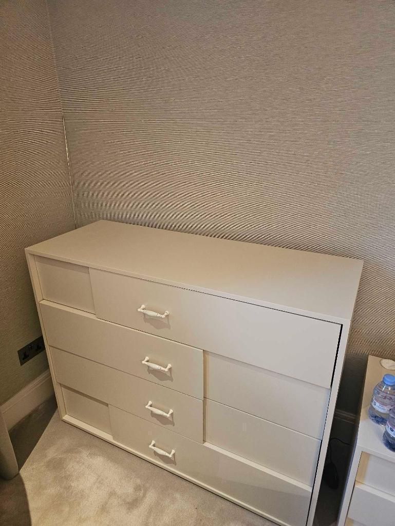 Lot 364: * Four Drawer Chest in Matte Ivory Finish