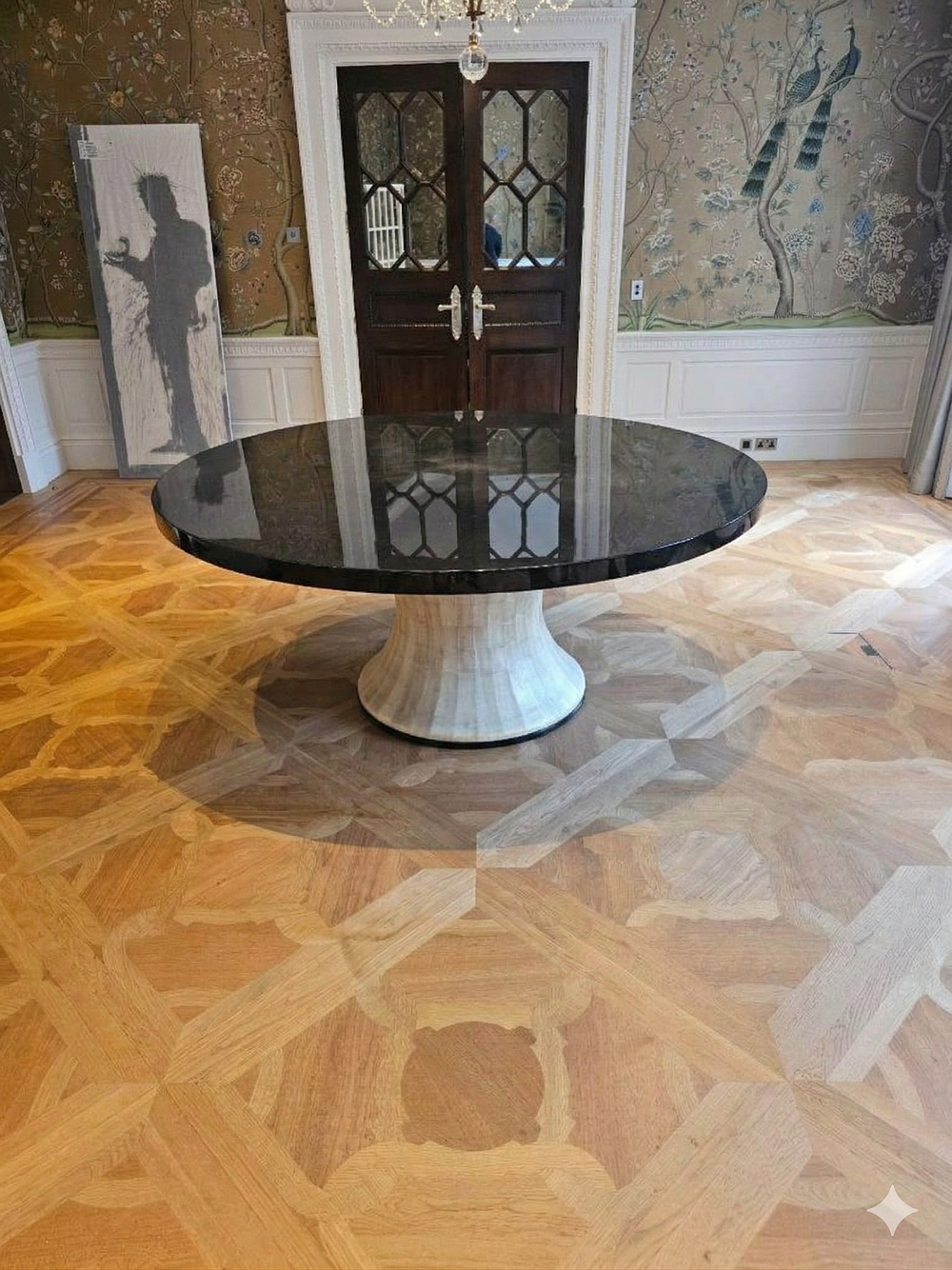 Lot 412: * Davidson London "Rosebery" Dining Table