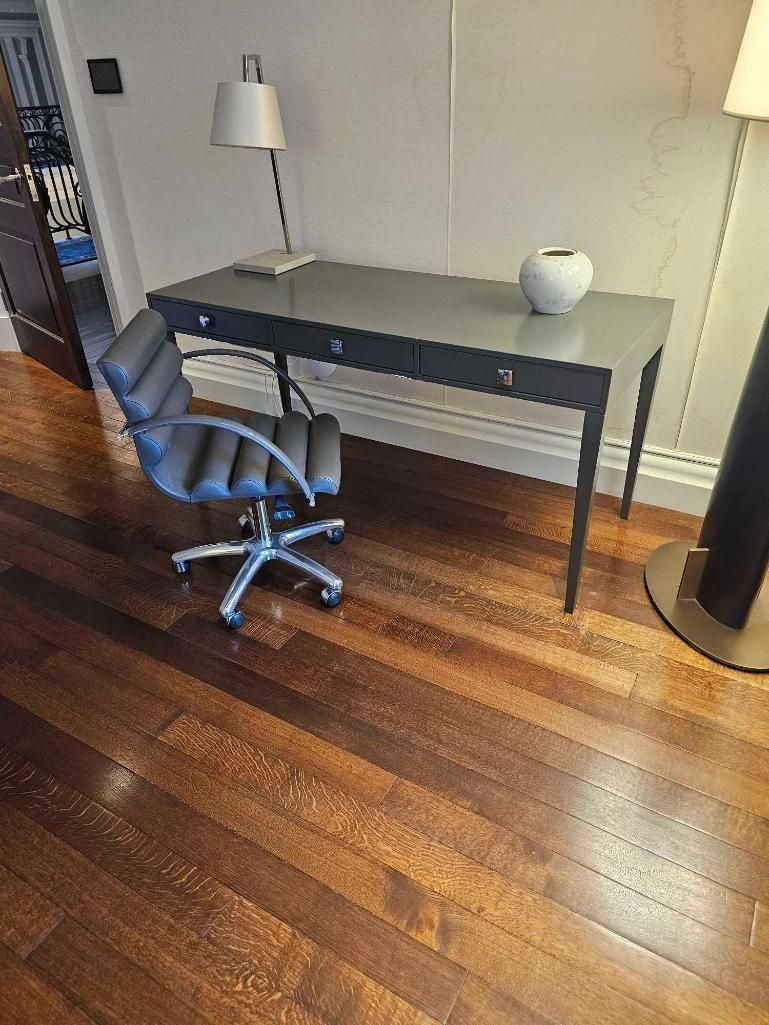 Lot 458: * Frato Executive Desk Frag "Canouan D" Office Chair
