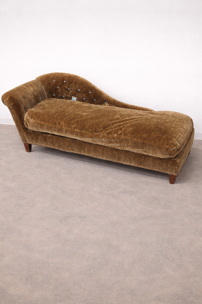 Lot 187: Victorian style chaise longue