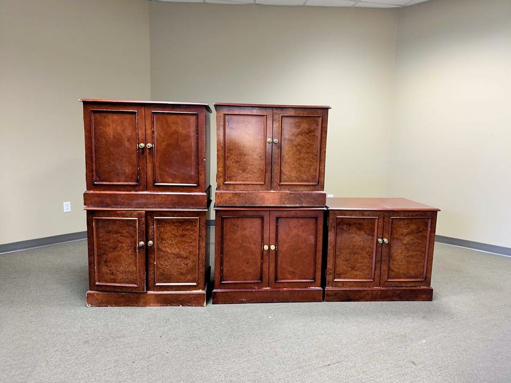 Lot 285: A group of 5 x two-door multipurpose media / mini-bar storage cabinets