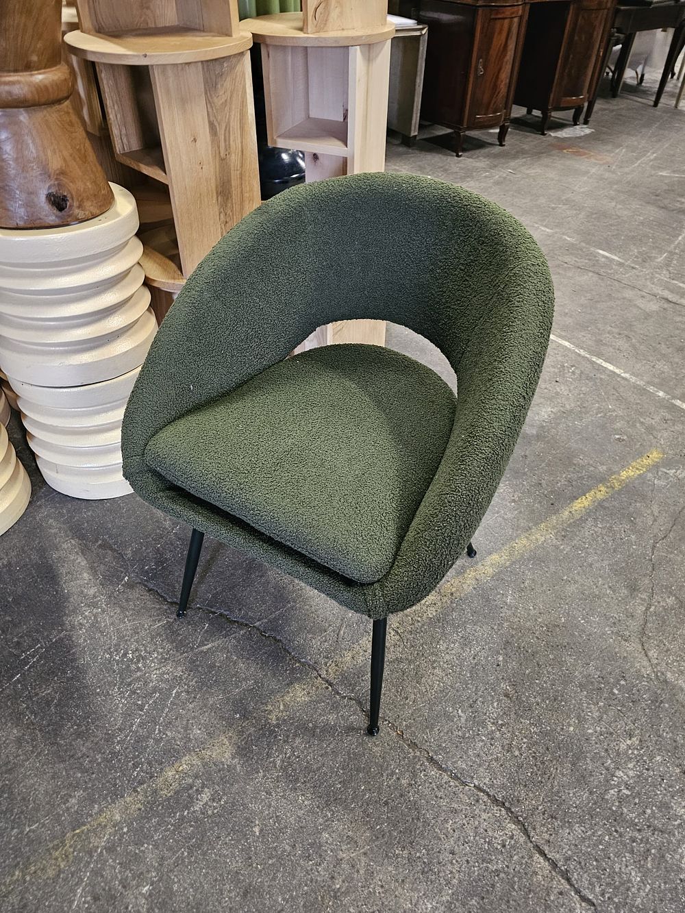 Lot 421: Green side chair 48 x 40 x 57cm