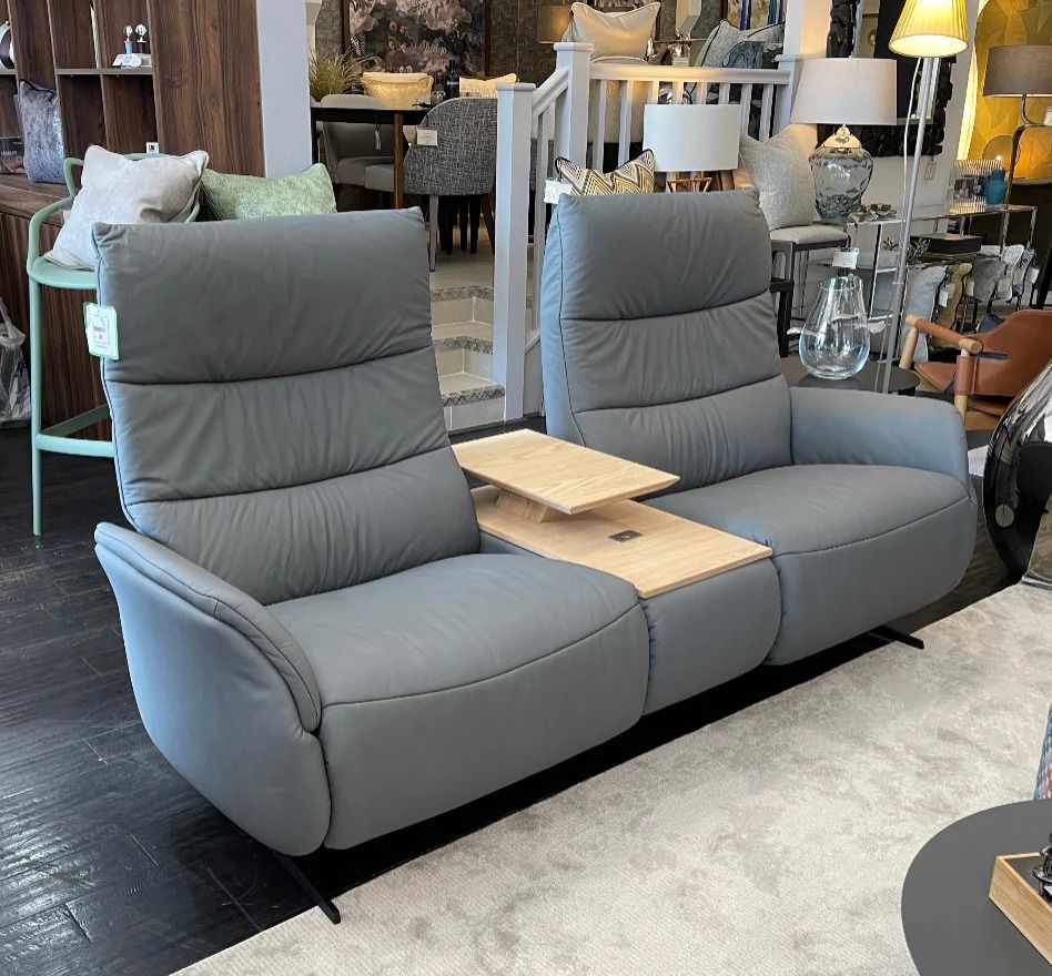 Lot 676: Sirius Power Electric Recliner Sofa