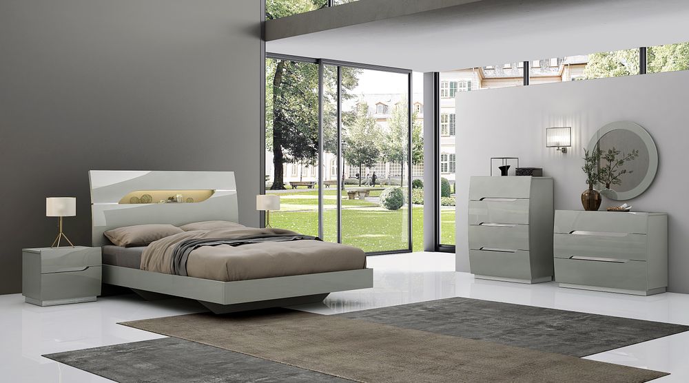 Lot 685: Lilly collection, a brand-new king-size bed frame expertly finished in ultra-stylish cool grey