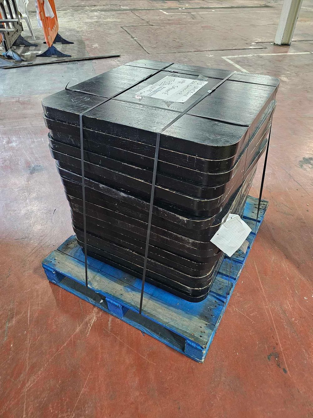 Lot 1166: Bulk Quantity of 29x Black Wooden Square Table Tops (80 x 80 cm)