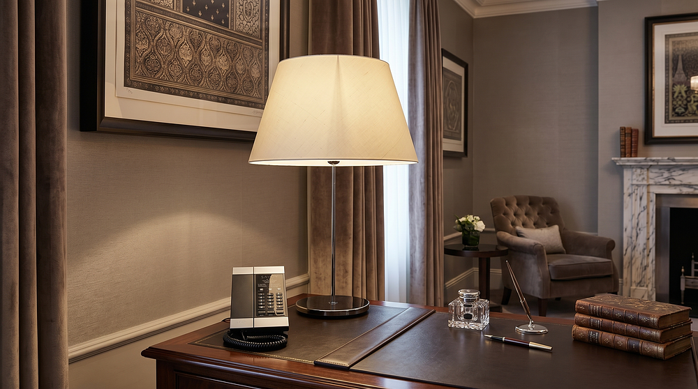Lot 328: Table Lamp – Barovier&Toso Cylindrical Shade Lamp with Polished Base