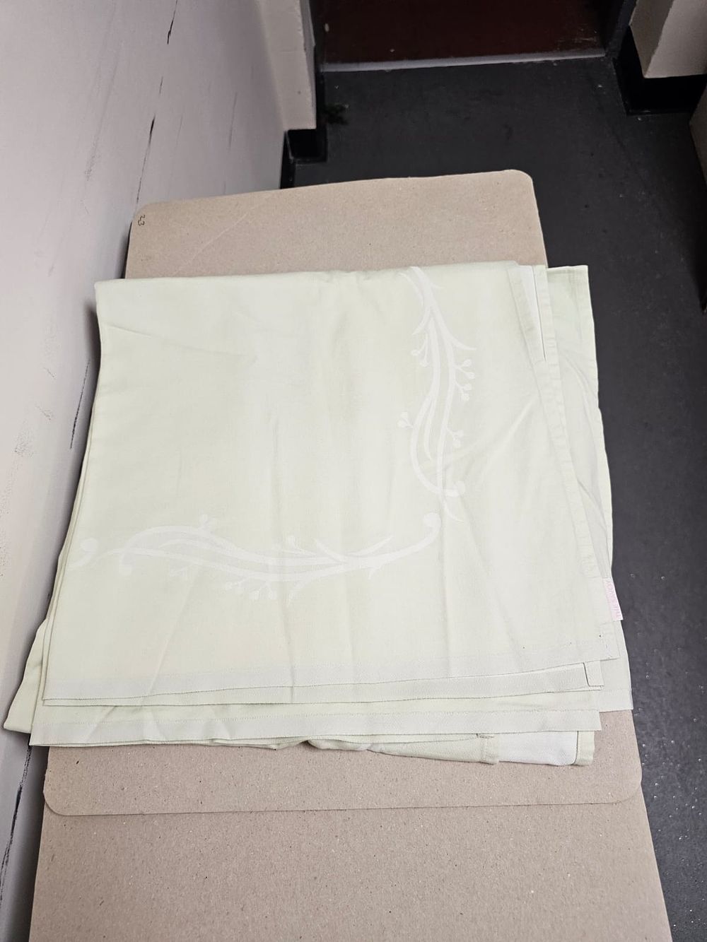 Lot 604C: 12 x Rivolta Carmignani Linen #TFLIN6