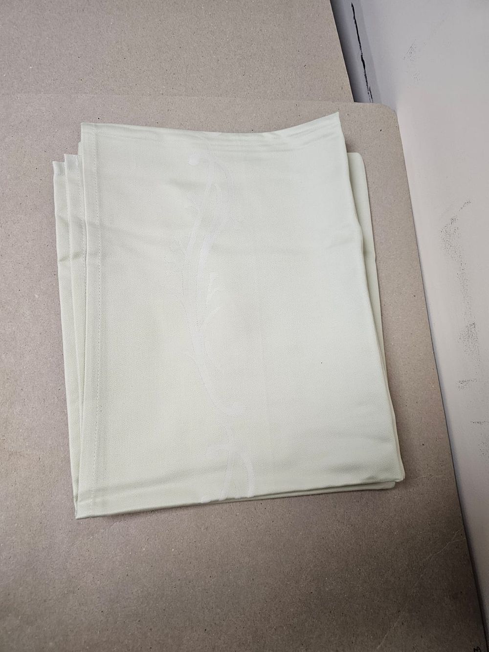 Lot 606EQ: 12 x Rivolta Carmignani Linen #MBLIN2- -Underliner