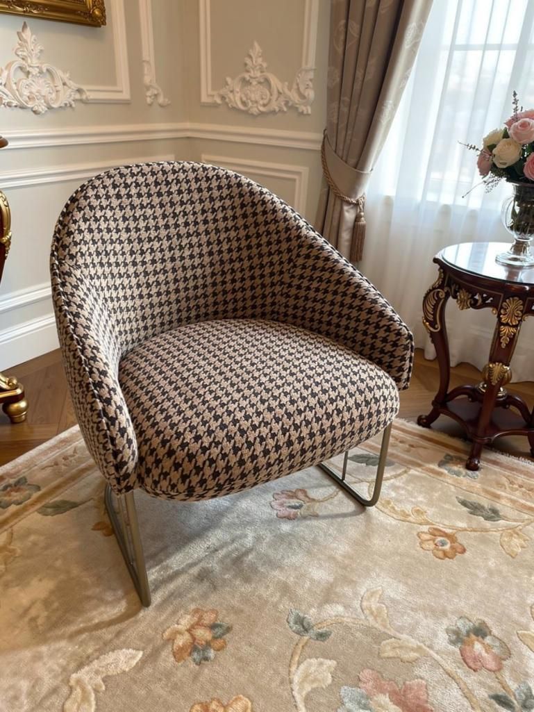 Lot 320: A Mid-Century Modern