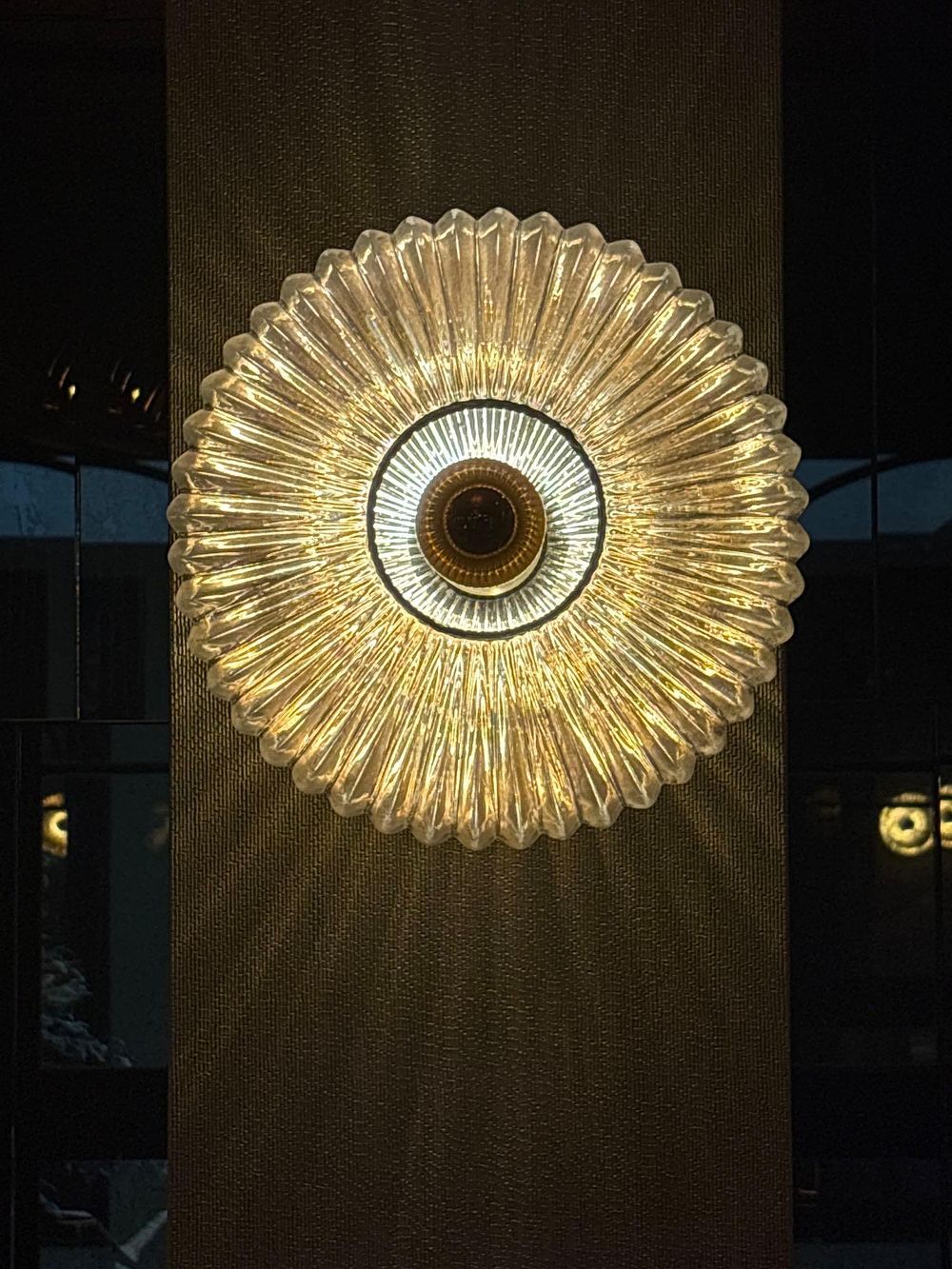 Lot 1838C: 4x Chelsom Glass Effect GE/742/SMOKE wall lamp Deeply ribbed elliptical shaped mouthblown Veneto