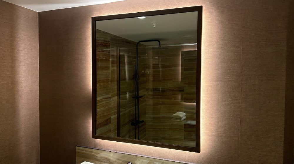 Lot 1845: Rectangular accent mirror 74 x 90cm