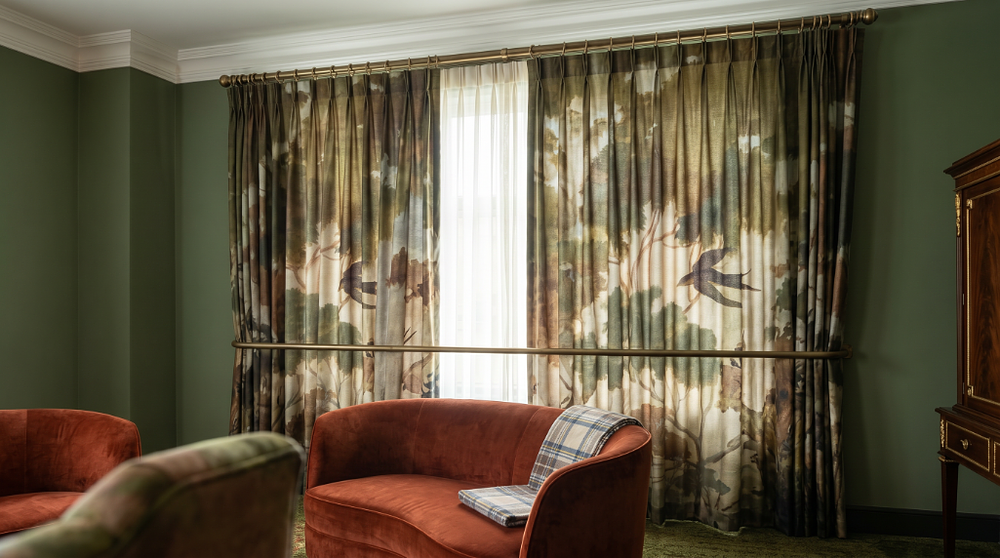 Lot 2567: 3 x pairs of drapes 85 x 185cm