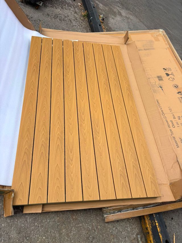 Lot 199: * TABLE TOP ONLY FOR Wisley Rectangle Piston Adj Casual Dining Table