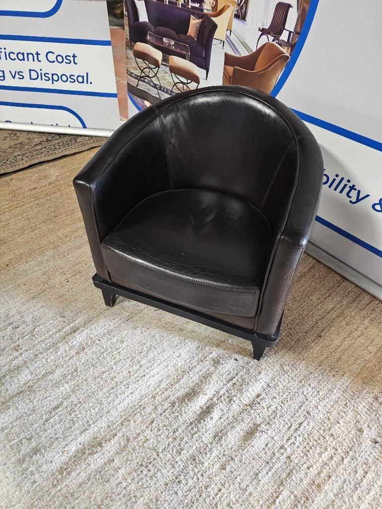 Lot 636: * Bespoke Pure CF Black Leather Tub Chair for Kerridge's Bar & Grill, Corinthia London