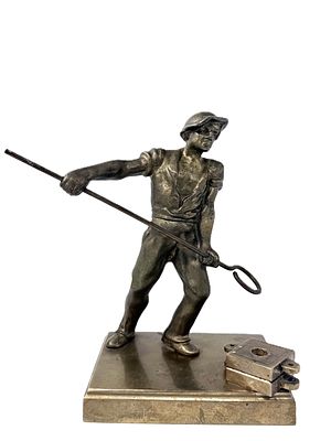 Скульптура Рабочий-Металлург. Металл. Размер: 17х12х9 см. Вес: 2 кг.