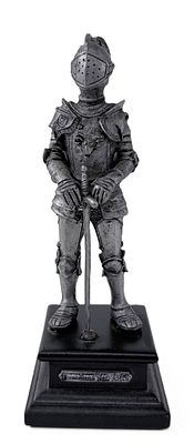 Статуэтка. Рыцарь с мечем. Высота 16 см.