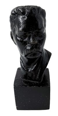 Каслинское литье. Бюст Горького на постаменте. Высота 7 см.