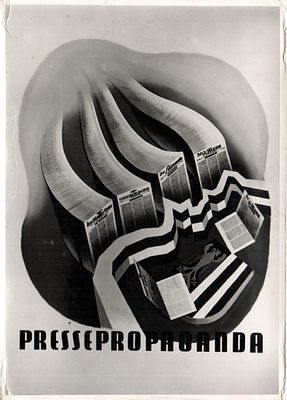 Фотооткрытка Пропаганда в прессе. Разм. 17,5х12,5 см.